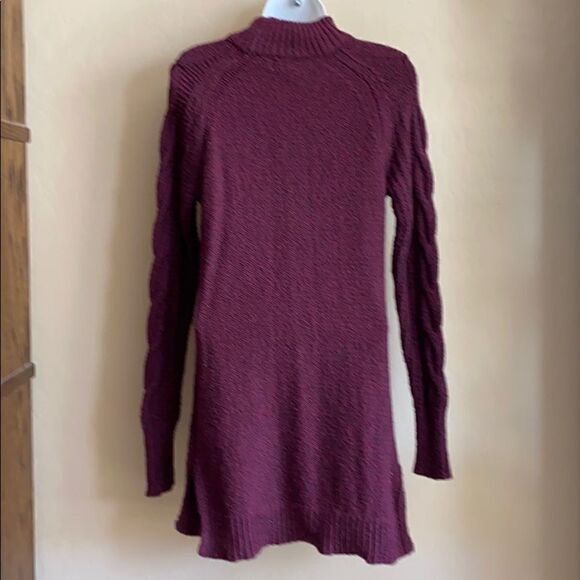 Old Navy Burgundy cable knit chunky sweater Size SP - Picture 5 of 8